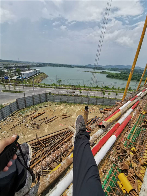 下花园区作业中发生设备损坏或人员意外，责任怎么划分？