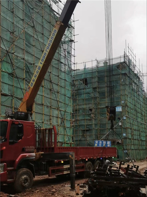 下花园区“慢工细活”—— 吊车的 “微动控制” 技术