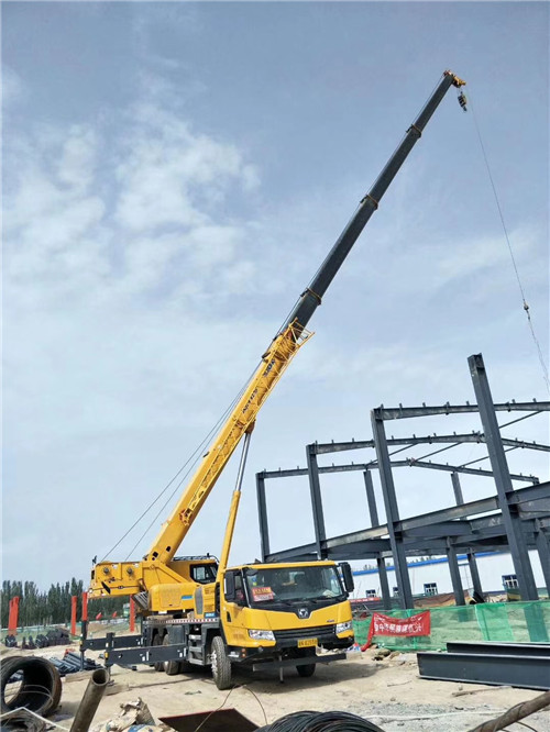 下花园区超高层建筑钢结构吊装案例